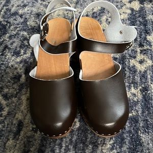 Clogs size 8